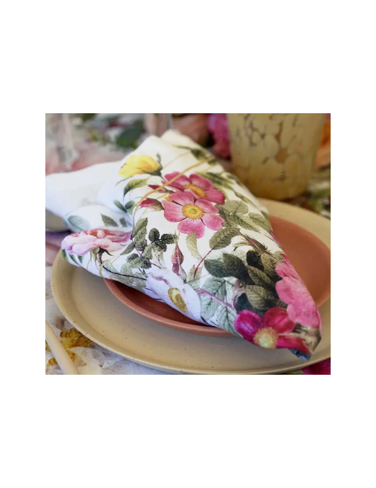 Beautiful dining table. Rose flower linen napkin 45x45cm